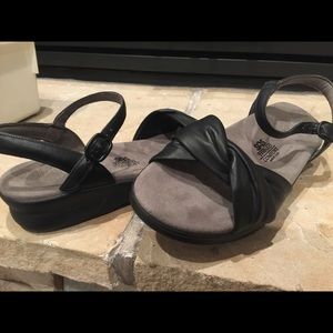 Women's S.A.S Tripad Black Leather Sandals 9.5M